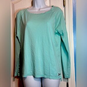 Under Armour Long Sleeve Tee Size Medium💙